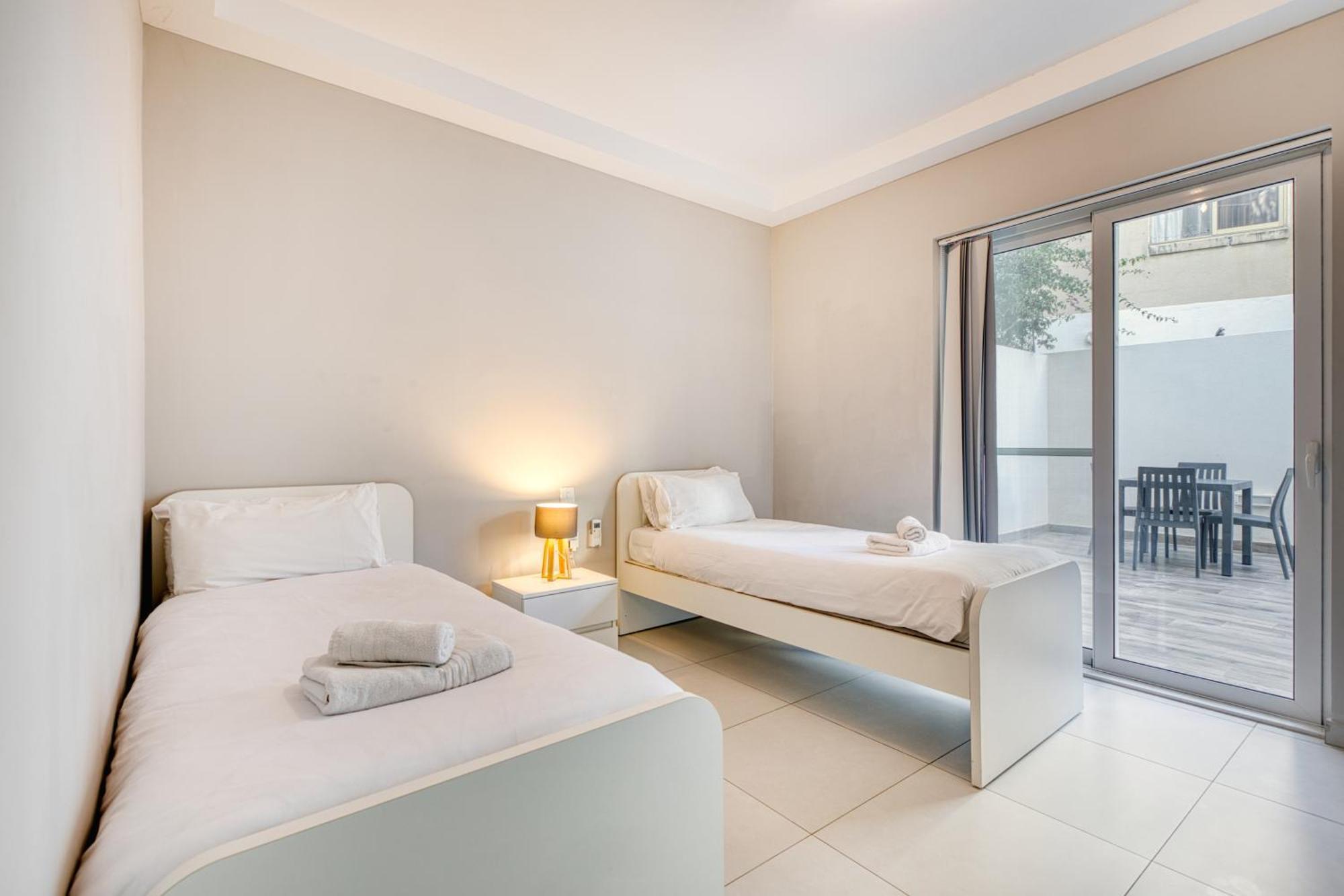 Unique Two Bedroom Apt With Huge Outdoor Area And Close To Entertainment Is-Swieqi Exterior photo