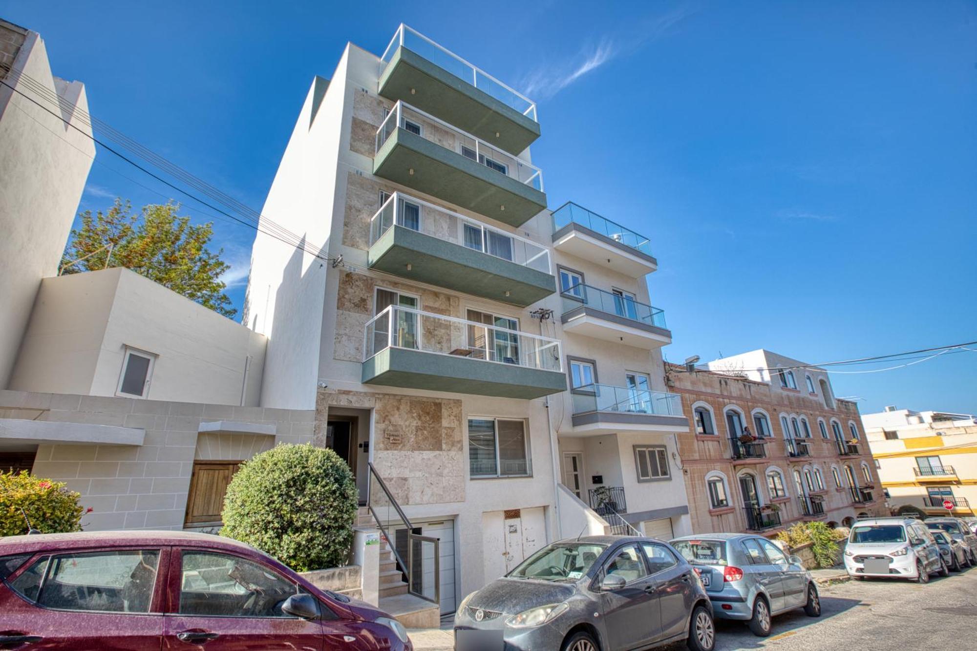 Unique Two Bedroom Apt With Huge Outdoor Area And Close To Entertainment Is-Swieqi Exterior photo